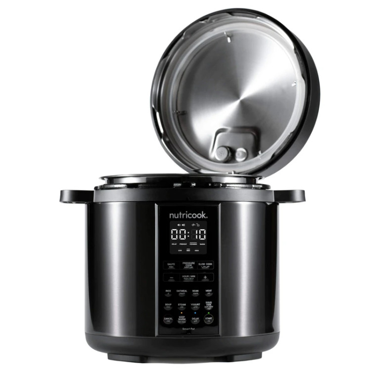 زودپز چندکاره نوتریکوک مدل SP204K با ظرفیت 6 لیتر، توان 1000 وات، درب هوشمند Smart Lid، قابلیت تأخیر در شروع، برنامههای پخت متنوع شامل آرامپز، بخارپز، سوپساز و ماستساز، ظرف داخلی استیل ضد زنگ 304 و صفحه نمایش LED