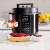 زودپز چندکاره نوتریکوک مدل SP204K با ظرفیت 6 لیتر، توان 1000 وات، درب هوشمند Smart Lid، قابلیت تأخیر در شروع، برنامههای پخت متنوع شامل آرامپز، بخارپز، سوپساز و ماستساز، ظرف داخلی استیل ضد زنگ 304 و صفحه نمایش LED